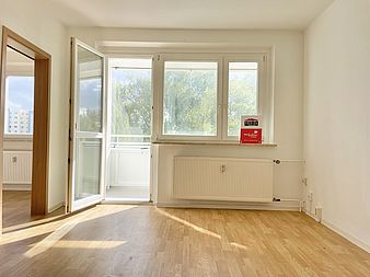 Bild zu Helle 3-Zimmer-Wohnung mit verglasten Balkon in Rostock-Schmarl