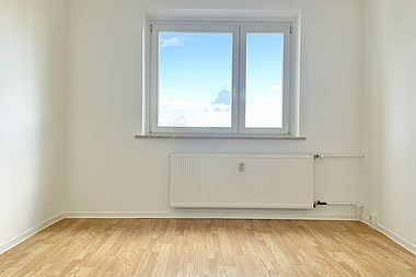 Bild zu Helle 3-Zimmer-Wohnung mit verglasten Balkon in Rostock-Schmarl