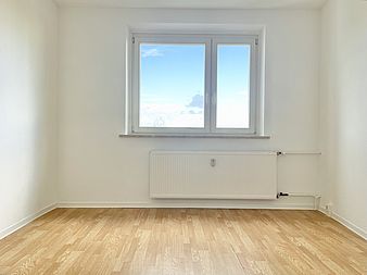 Bild zu Helle 3-Zimmer-Wohnung mit verglasten Balkon in Rostock-Schmarl