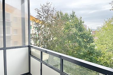 Bild zu 3-Zimmer-Wohnung mit Balkon und Badewanne in Rostock-Groß Klein