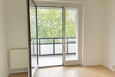 Bild zu 3-Zimmer-Wohnung mit Balkon und Badewanne in Rostock-Groß Klein