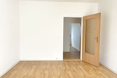 Bild zu Helle 3-Zimmer-Wohnung mit verglasten Balkon in Rostock-Schmarl