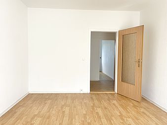 Bild zu Helle 3-Zimmer-Wohnung mit verglasten Balkon in Rostock-Schmarl