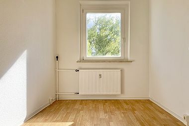 Bild zu Helle 3-Zimmer-Wohnung mit verglasten Balkon in Rostock-Schmarl