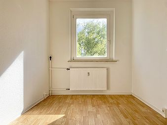 Bild zu Helle 3-Zimmer-Wohnung mit verglasten Balkon in Rostock-Schmarl