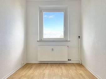 Bild zu Helle 3-Zimmer-Wohnung mit verglasten Balkon in Rostock-Schmarl