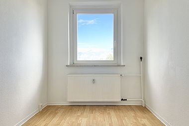 Bild zu Helle 3-Zimmer-Wohnung mit verglasten Balkon in Rostock-Schmarl